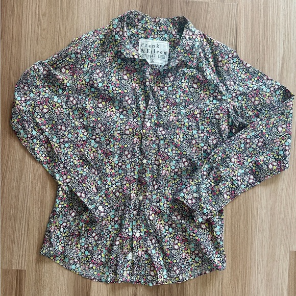 Frank & Eileen Tops - FRANK & EILEEN BARRY Tailored Crinkle Cotton Floral Button-Up Shirt L